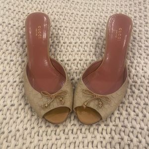 Vintage Gucci Monogram Kitten Heels